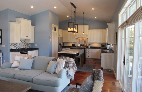 Fish Creek Condo | Fish Creek Beautiful Downtown Condo Sleeps 8