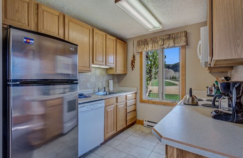 Clark Cabin | Fish Hook - Cozy cabin tucked in the mountains