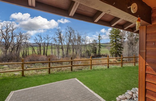Clark Cabin | Fish Hook - Cozy cabin tucked in the mountains