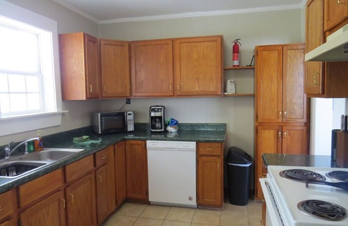 Guntersville Cabin | Fish & Play Lake Guntersville. 2BR/1BA Cabin Covered Boat Parking with Power