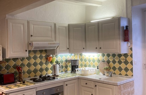 Mortagne-sur-Gironde Cottage | Fisherman's Cottage with WiFi and views to the harbour.