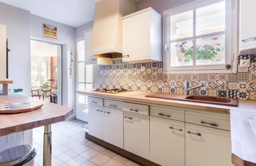 Varades Cottage | Fisherman's house with terrace by the Loire, wifi, bikes and baby equipment