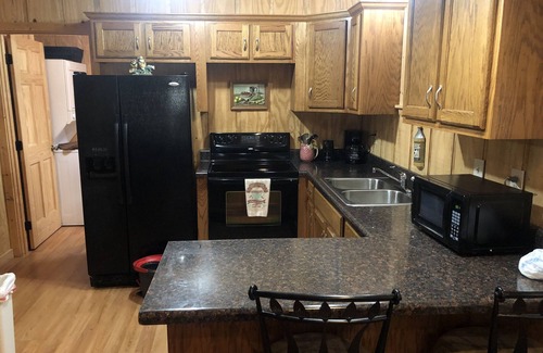 Langston Cabin | "Fisherman's Landing = Large Groups up to 30"