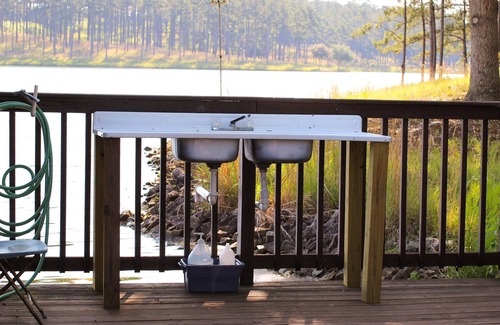 Louisville Cabin | Fisherman's Paradise on 120-acre Private Lake