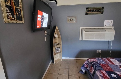Buchanan Dam Cabin | Fisherman's Suite