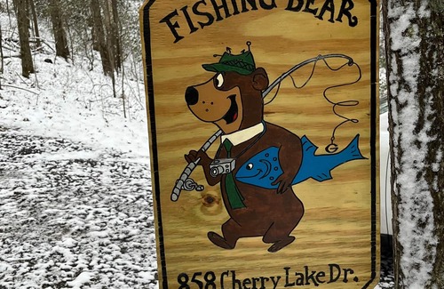 Blue Ridge Cabin | Fishing Bear Cabin- 135/per nite IF 2 people only: SEE Description/rates