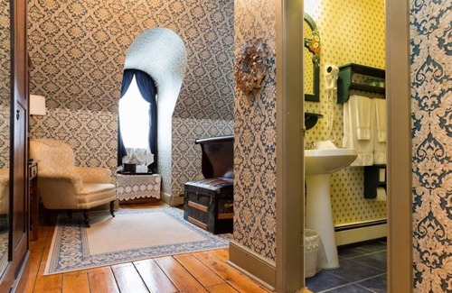 Queens Square Bed & Breakfast | Fitzroy Hall