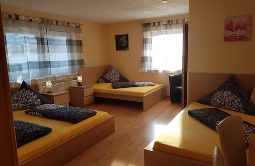 Rust Cottage | Five-bed room with WC and shower - Pension Kern