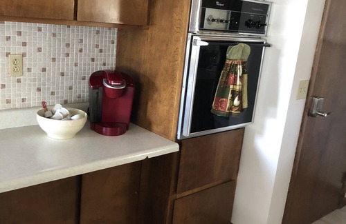 Alta Vista House | Five Bedroom Fully Furnished Guesthouse in NE Iowa Sleeps 10