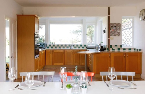 West Wittering House | Five-bedroom home steps from West Wittering beach