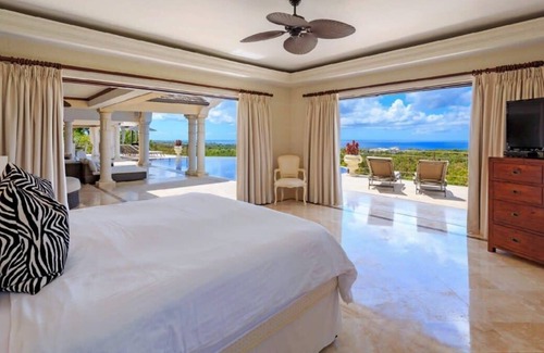 Plumtree Villa | Five Bedroom Luxury Ridge-front Property