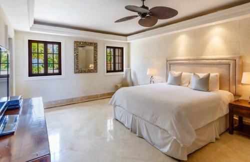 Plumtree Villa | Five Bedroom Luxury Ridge-front Property