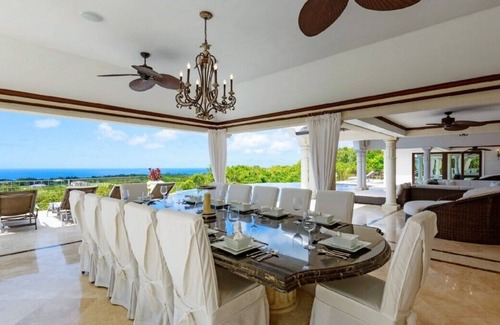 Plumtree Villa | Five Bedroom Luxury Ridge-front Property