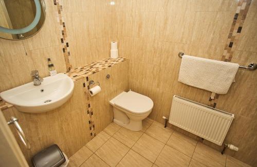 Manorhamilton Hotel | Five Glens Inn
