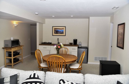 Gleneagle House | Five Minutes to the USAF Academy - Short drive to Garden of the Gods