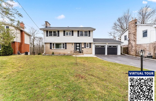 Kingston House | Five star equipped 4 bd, huge lot, woods/trails close to lake, downtown/Queen's