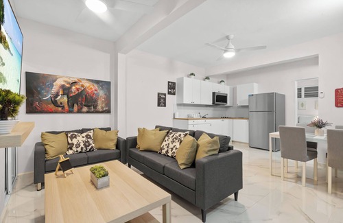Manati Apartment | Five-star retreat | Ultra-modern | Fast wi-fi | Full kitchen