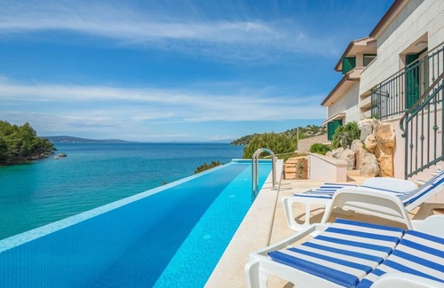Bobovisca Villa | Five Stars Beachfront Villa with Heated Infinity Pool, Jacuzzi, Charming Sunsets