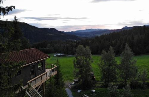 Al House | Fjellgla tretopphytte