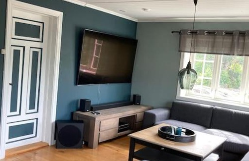 Arendal House | Flåklypa, hus på toppen med jacuzzi og utsikt
