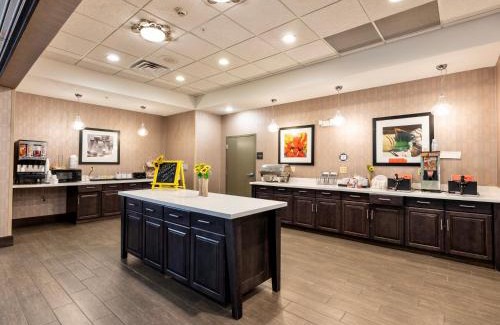 Pratt Hotel | Flag Point Inn and Suites Pratt by FairBridge