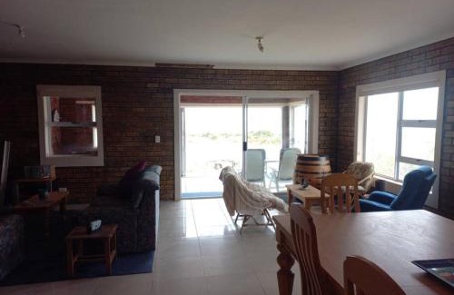 Britannia Bay House | Flagship Beach House