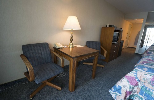 West Hills Hotel | Flagship Inn