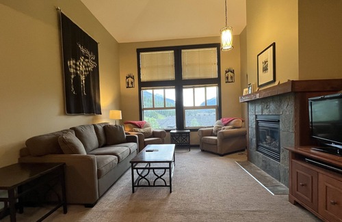 East Kootenay Condo | FLAGSHIP PANORAMA CONDO 2 bed 2 bath ski in/out Upper Village clean fee INC