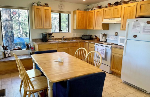 Flagstaff Cabin | Flagstaff Cabin in Forest near Lake Mary. Mountain Views. Pet-Friendly