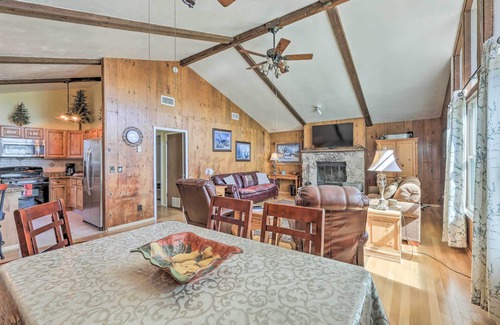 Flagstaff House | Flagstaff Townhome - Walk to Country Club & Pools!