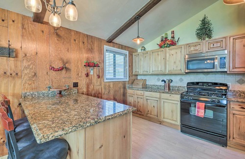 Flagstaff House | Flagstaff Townhome - Walk to Country Club & Pools!