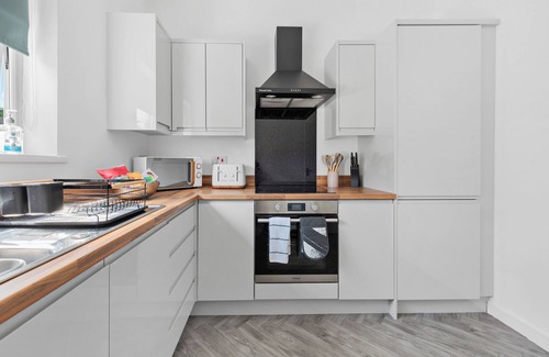 Lower Wick Apartment | Flat 1 - close to shops with parking