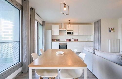 Lille Centre Ville Apartment | Flat close to the metro & 2 balconies