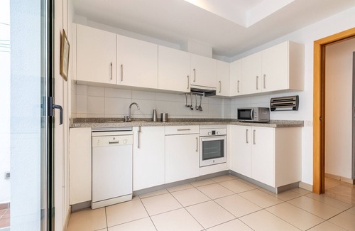 San Fernando House | Flatguest San Fernando + 4Bdr + Terrace + Parking