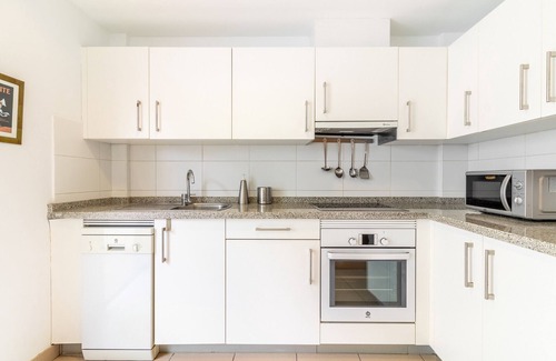 San Fernando House | Flatguest San Fernando + 4Bdr + Terrace + Parking