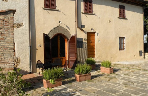 Montelupo Fiorentino Apartment | Flat in a winery in Montespertoli, Wi-Fi, swimming pool,children friendly,Gia