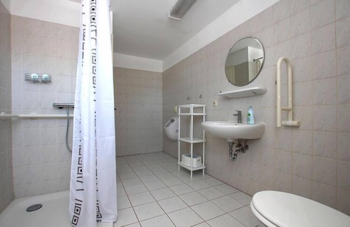 Muritz Apartment | Flat in Klocksin with a garden