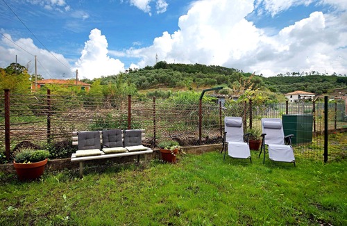 Sestri Levante Apartment | Flat in Sestri Levante with private garden and hill view