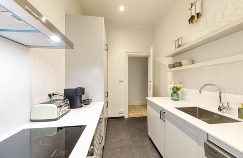 Ilot Sacre Apartment | Flat in the City Centre