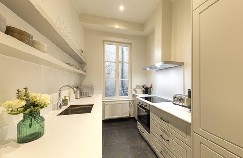 Ilot Sacre Apartment | Flat in the City Centre