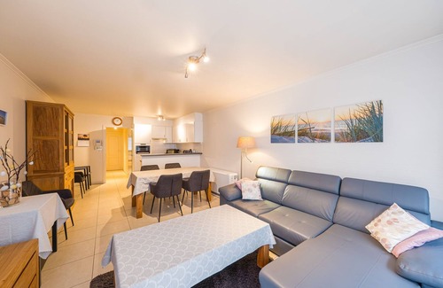 Middelkerke Apartment | Flat near Zeedijk with Cozy Terrace