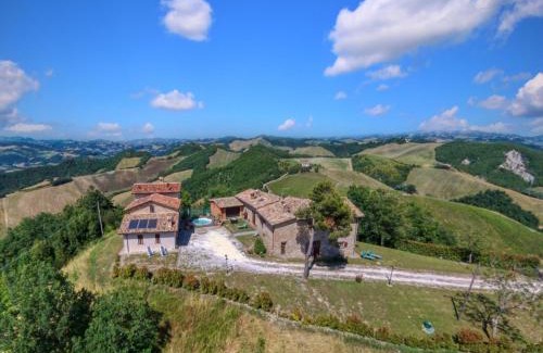 SantʼAngelo in Vado House | Flat on a farm with swimming pool and many activities