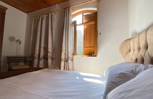 Bozcaada Apartment | Flat w Balcony 5 min to Ayazma Beach in Bozcaada
