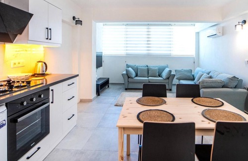 Hisaronu Apartment | Flat w Shared Pool and Balcony 10 min to Oludeniz