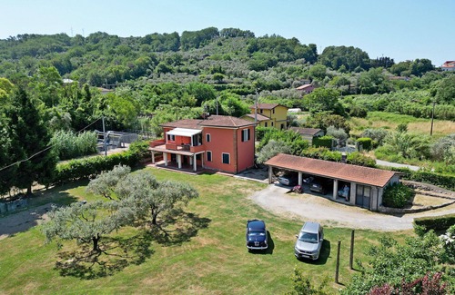 Aulla Apartment | Flat with garden, terrace, wifi and a/c