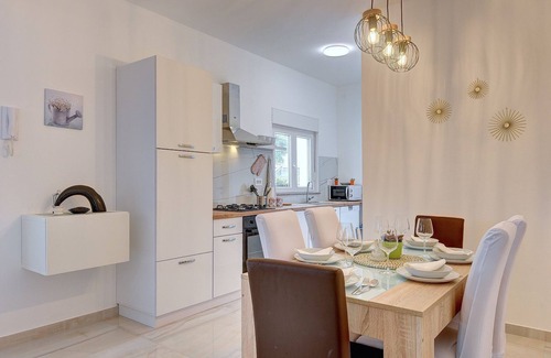 Valtura Apartment | Flat with large garden, play area