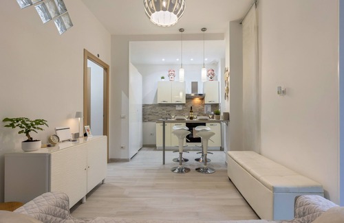 San Giovanni Apartment | *FLAT WITH PRIVATE PATIO* Inn White Rome