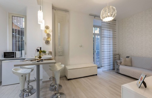 San Giovanni Apartment | *FLAT WITH PRIVATE PATIO* Inn White Rome