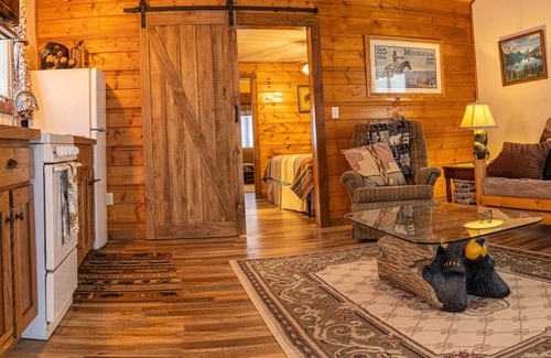 Woods Bay Cabin | Flathead Bear Getaway Cabin - 1 mile to a Flathead Lake Beach