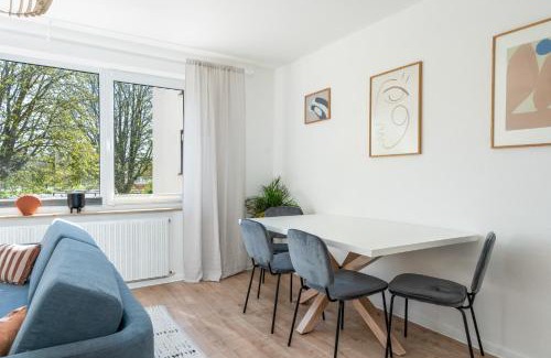 Oststadt/Stadtfeld Apartment | FLATLIGHT - Shiny Apartment - Balcony - Central - Kitchen